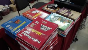 Read more about the article Aktiviti membeli belah buku2 latihan kerja bagi murid-murid Maahad Tahfizul Quran Darul Hijrah Jln Ipoh Kuala Lumpur.
