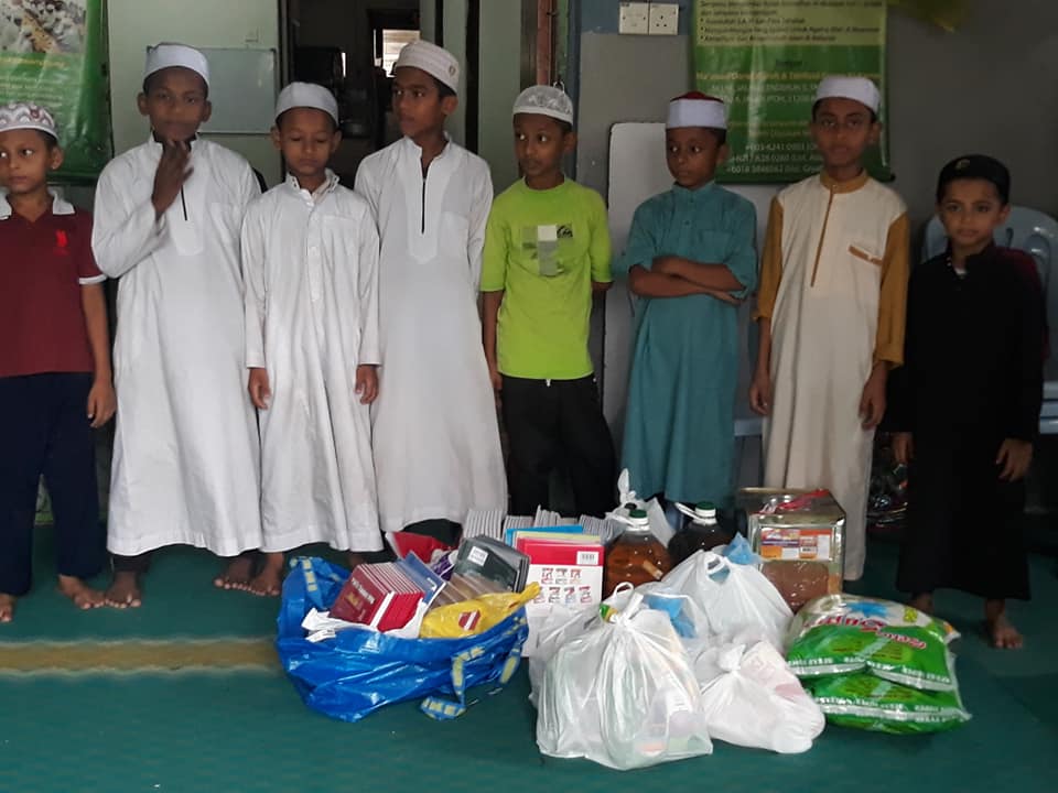 Penghantaran bantuan ke Maahad Tahfizul Quran Darul Hijrah Jalan Ipoh