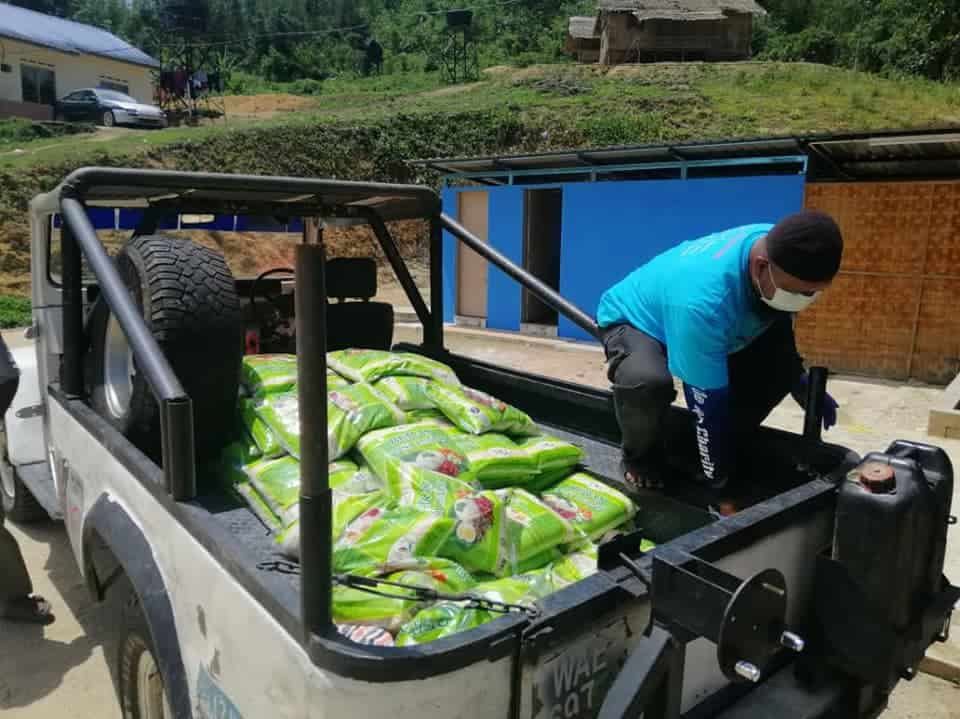 Penghantaran Bantuan Keperluan Asas bagi masyarakat Kaum Orang Asli Beswok