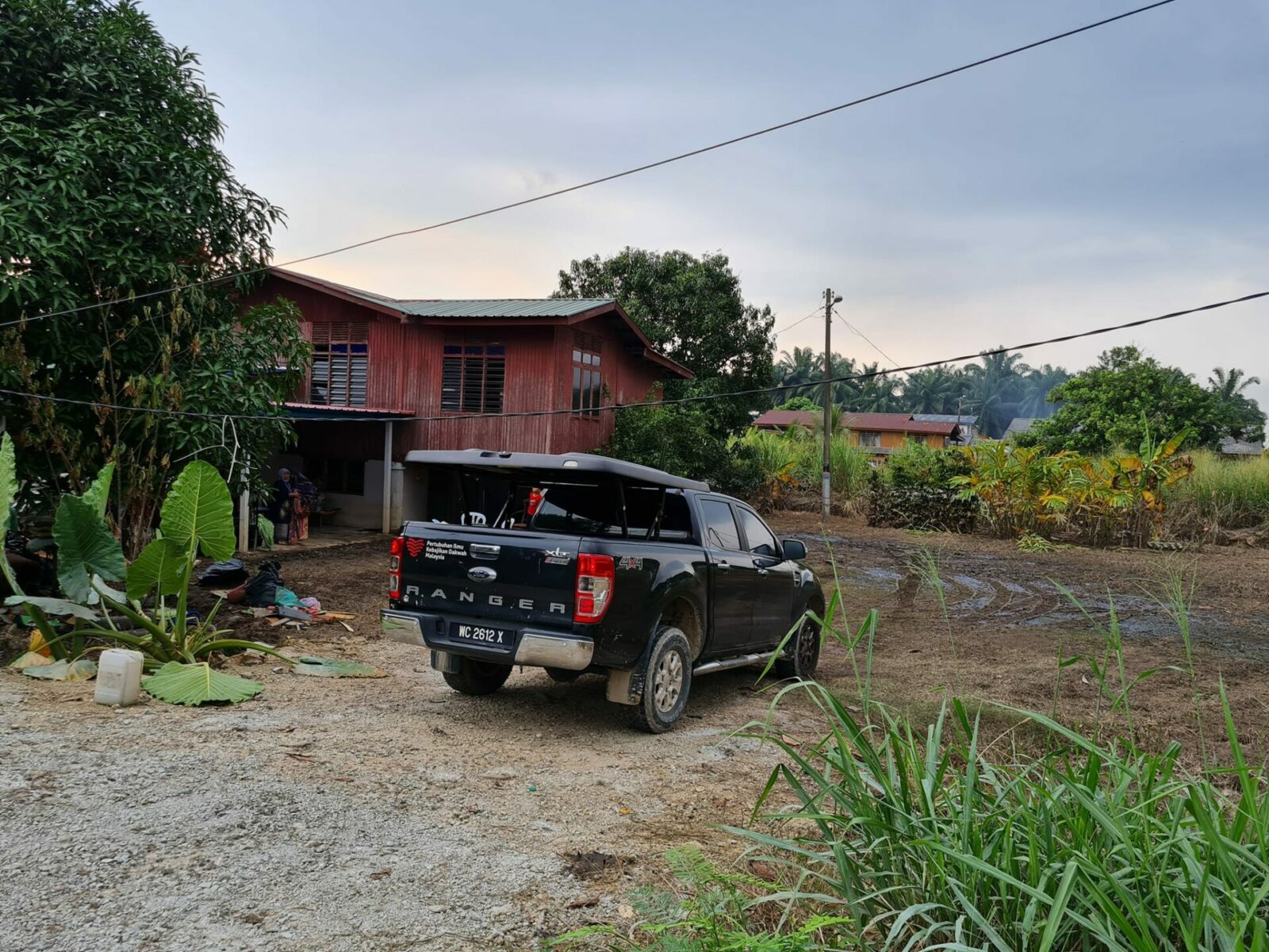 PIKDM Misi Bantuan Pasca Banjir di Bukit Changgang Dengkil Selangor 27 Dis 2021