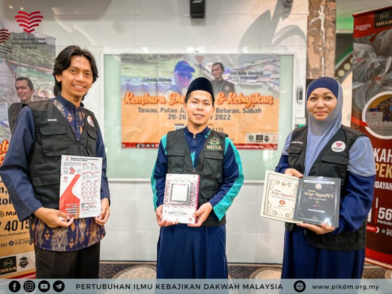 Serahan 200 Naskah Buku Tajwid & 100 Quran Al Riyadh 1