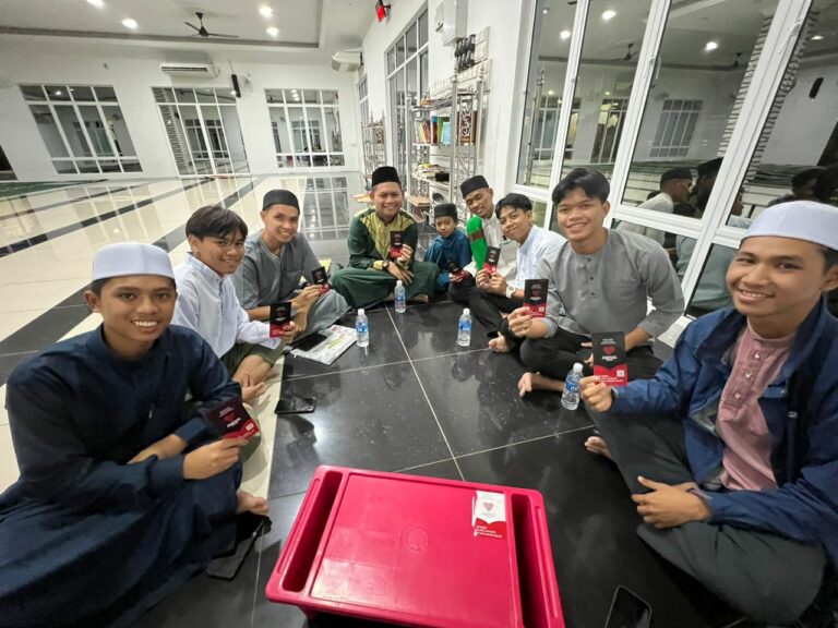 Serahan saguhati bulan Januari kepada 8 orang guru MTQWU - 3