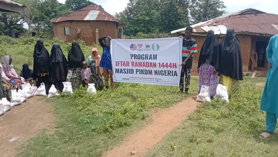 Sumbangan 100 Dapur Pek Ramadan Kommuniti Masjid & Madrasah PIKDM Falana, Ibadan, Nigeria & Kommuniti Gbedun Village, Ibadan Nigeria