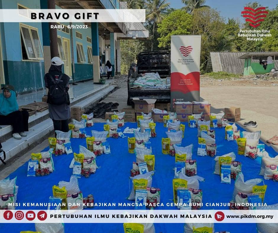 Sebanyak 100 Agihan Pek Makanan Yang Dinamakan Sebagai ‘Bravo Gift’ Ini Sumbangan Bersama Dari Pihak PIKDM 50 Pek Dan 50 Pek Dari Bravo