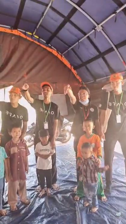 Team PIKDM & BRAVO Team Meyantuni Anak² Cianjur Dementara Ibubapanya Mendapatkan Rawatan Kesihatan Percuma