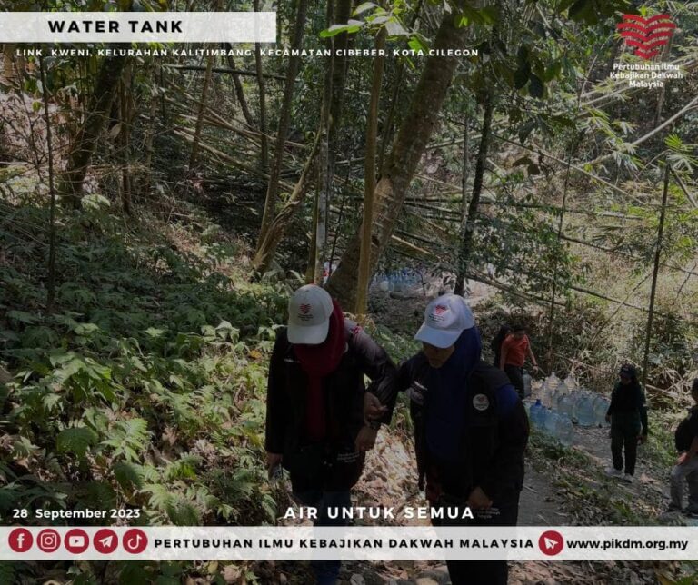 Sumbangan Air Bersih 1 Lori Tangki Watertank Untuk 100 Keluarga Di Chilegon Banten (1)