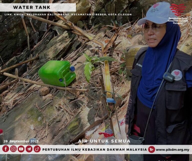 Sumbangan Air Bersih 1 Lori Tangki Watertank Untuk 100 Keluarga Di Chilegon Banten (16)