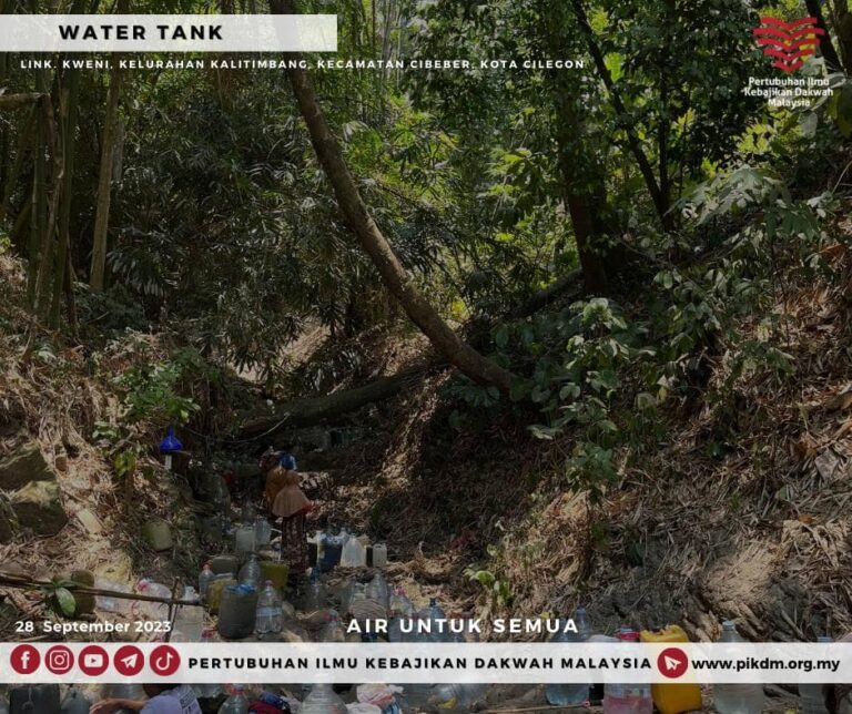 Sumbangan Air Bersih 1 Lori Tangki Watertank Untuk 100 Keluarga Di Chilegon Banten (18)