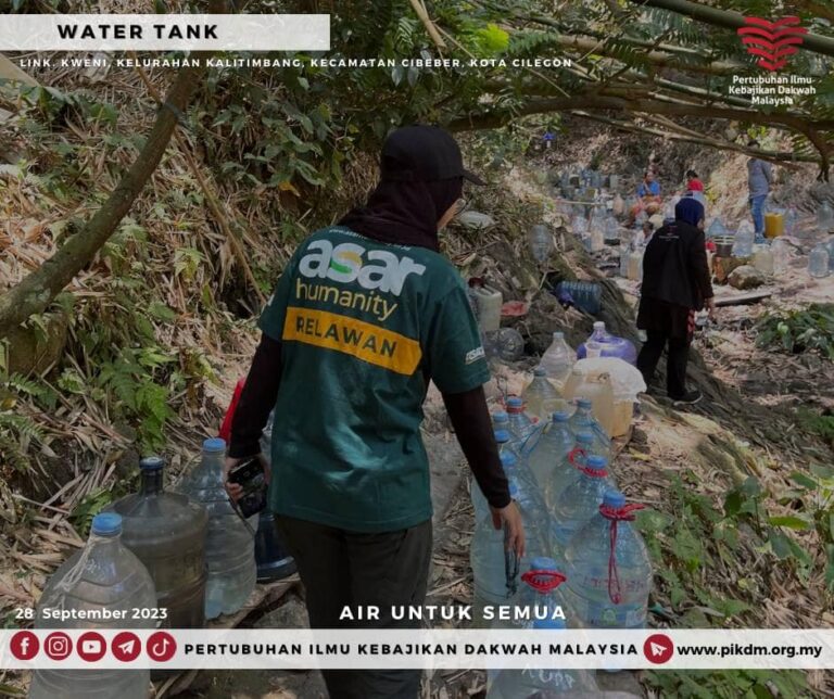 Sumbangan Air Bersih 1 Lori Tangki Watertank Untuk 100 Keluarga Di Chilegon Banten (20)