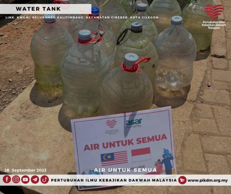 Sumbangan Air Bersih 1 Lori Tangki Watertank Untuk 100 Keluarga Di Chilegon Banten (21)