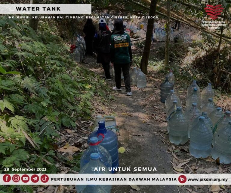 Sumbangan Air Bersih 1 Lori Tangki Watertank Untuk 100 Keluarga Di Chilegon Banten (24)