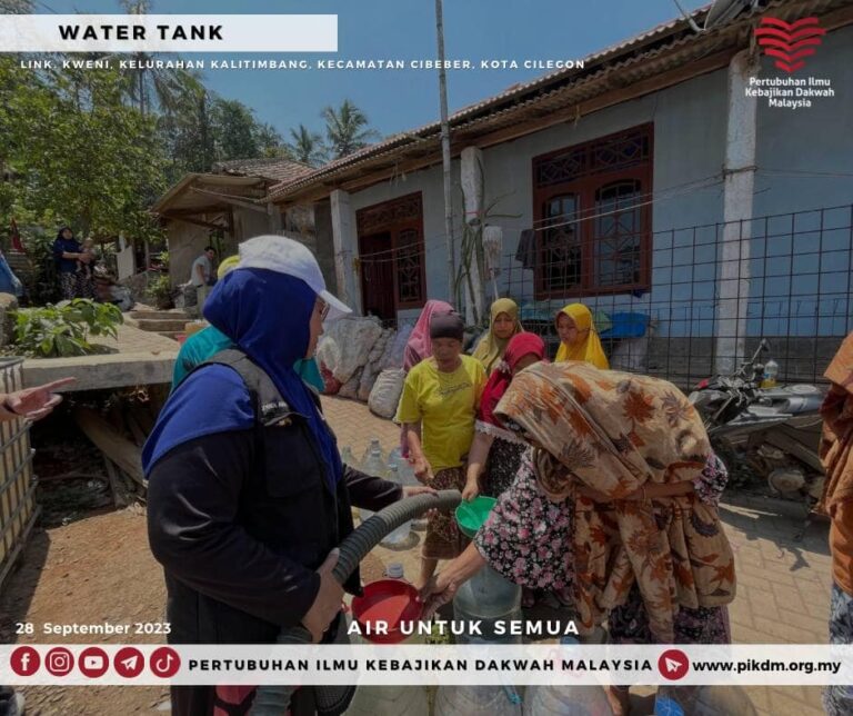 Sumbangan Air Bersih 1 Lori Tangki Watertank Untuk 100 Keluarga Di Chilegon Banten (26)