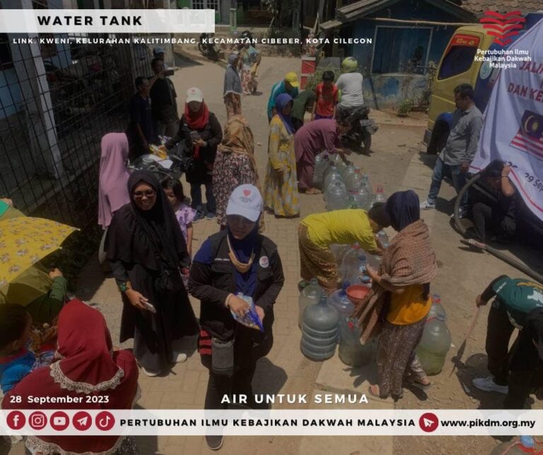 Sumbangan Air Bersih 1 Lori Tangki Watertank Untuk 100 Keluarga Di Chilegon Banten (29)