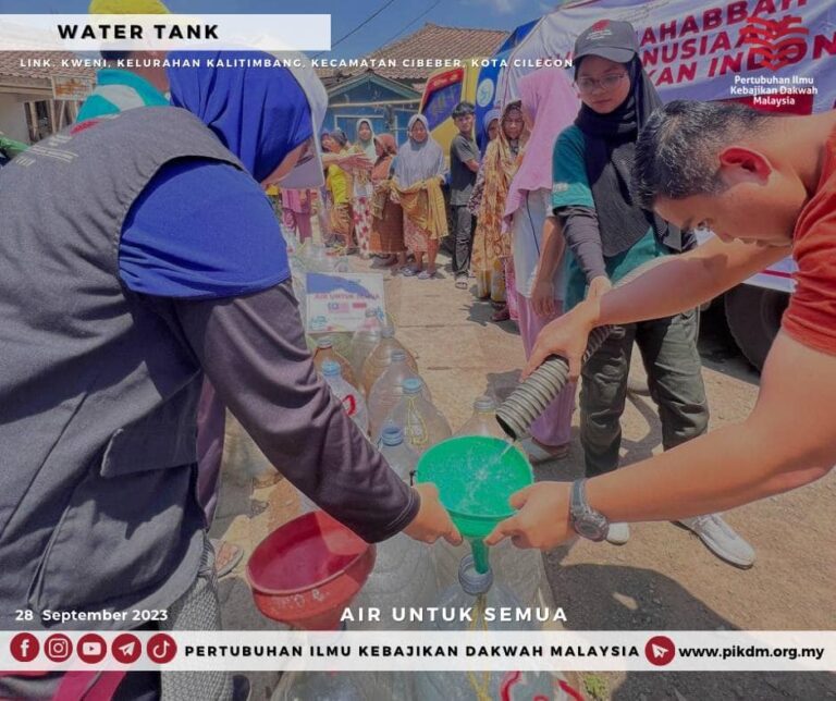 Sumbangan Air Bersih 1 Lori Tangki Watertank Untuk 100 Keluarga Di Chilegon Banten (30)