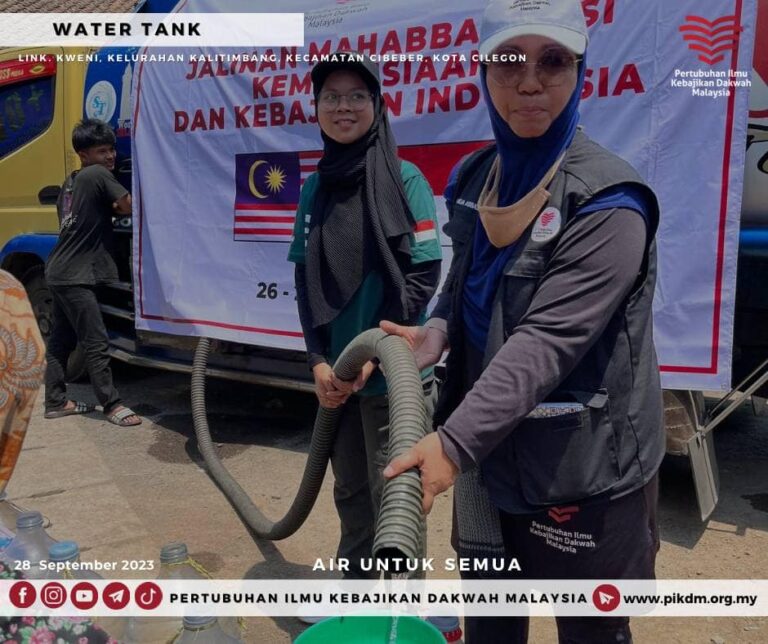 Sumbangan air bersih 1 lori tangki Watertank untuk 100 keluarga di Chilegon Banten (31)