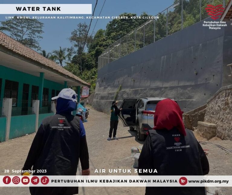 Sumbangan Air Bersih 1 Lori Tangki Watertank Untuk 100 Keluarga Di Chilegon Banten (33)