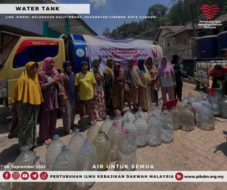 Sumbangan Air Bersih 1 Lori Tangki Watertank Untuk 100 Keluarga Di Chilegon Banten (34)