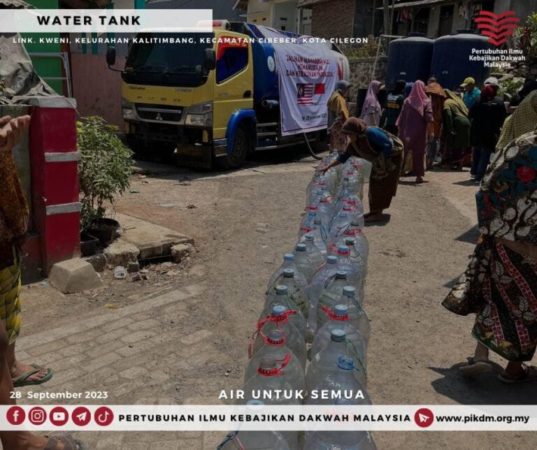 Sumbangan Air Bersih 1 Lori Tangki Watertank Untuk 100 Keluarga Di Chilegon Banten (35)