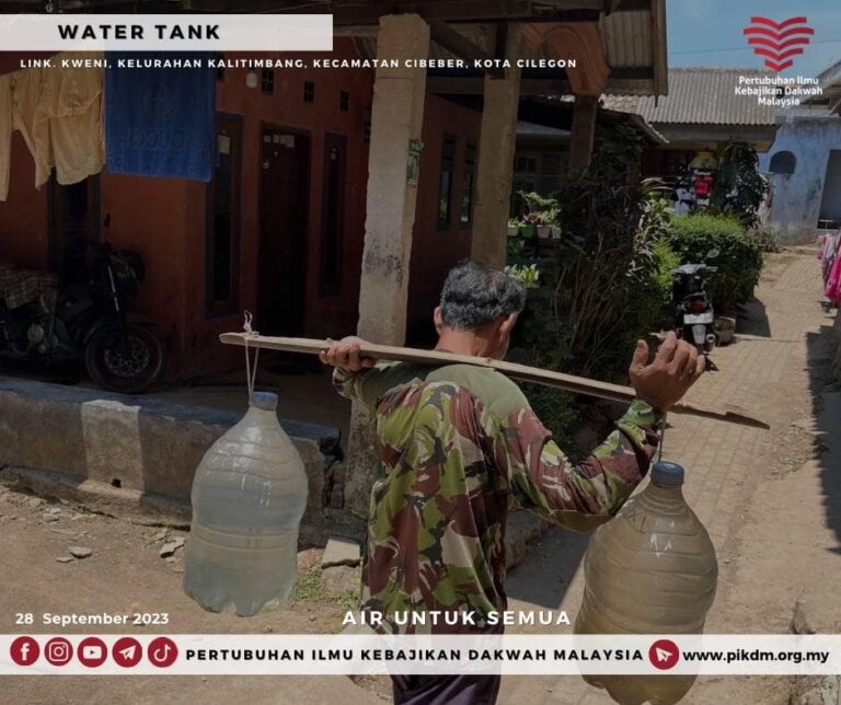Sumbangan Air Bersih 1 Lori Tangki Watertank Untuk 100 Keluarga Di Chilegon Banten (6)