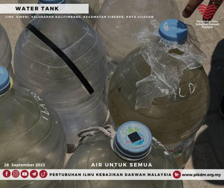 Sumbangan Air Bersih 1 Lori Tangki Watertank Untuk 100 Keluarga Di Chilegon Banten (7)