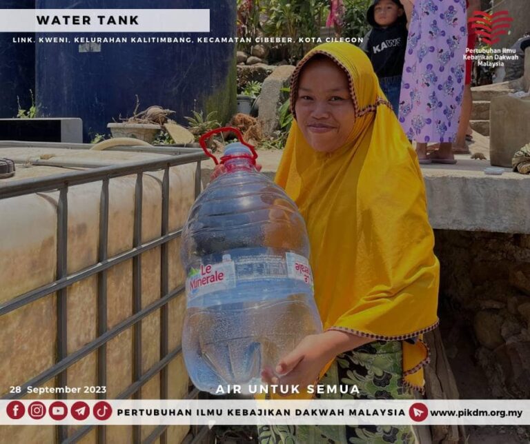 Sumbangan Air Bersih 1 Lori Tangki Watertank Untuk 100 Keluarga Di Chilegon Banten (8)
