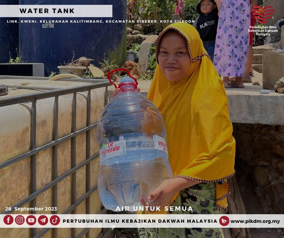 Sumbangan air bersih 1 lori tangki Watertank untuk 100 keluarga di Chilegon Banten (8)