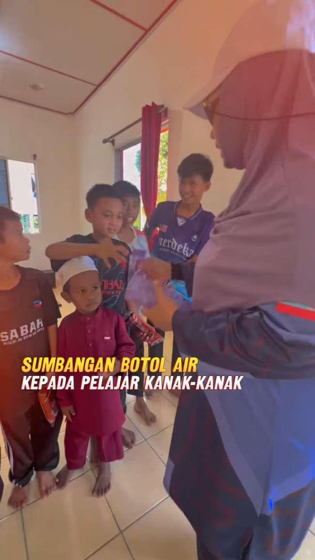Agihan Sumbangan Roti & Keperluan Asas Pelajar