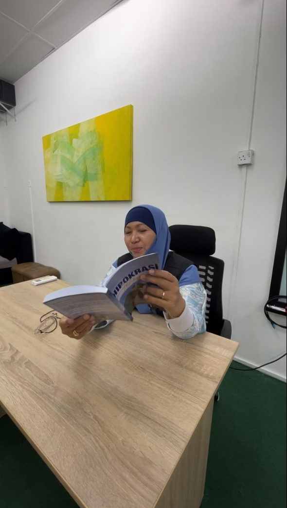 Bedah Buku Hipokrasi Ikhlas
