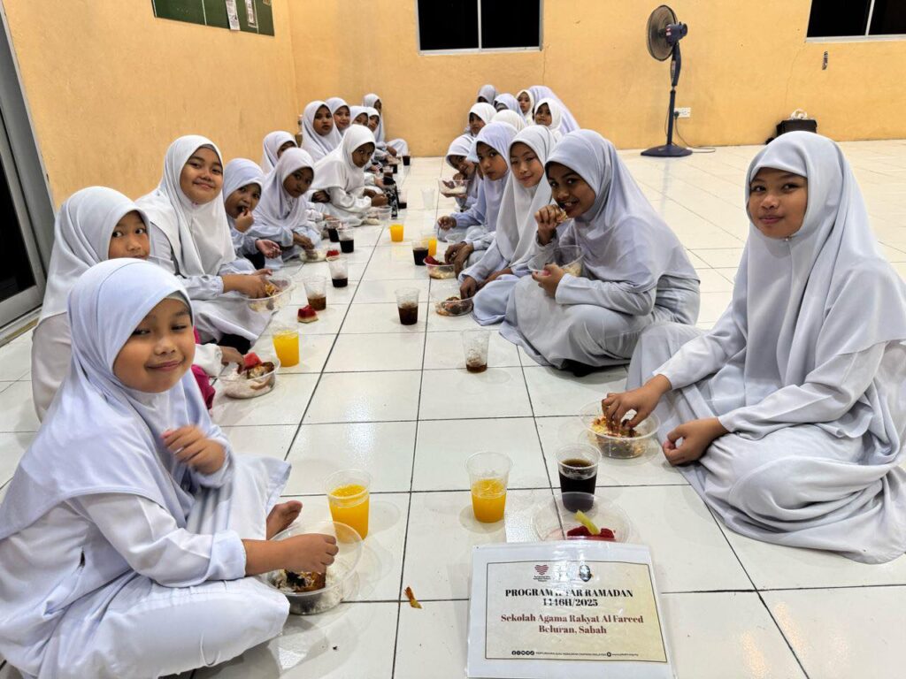 Laporan program iftar ramadan 1446h sekolah agama rakyat al fareed beluran sabah (16)