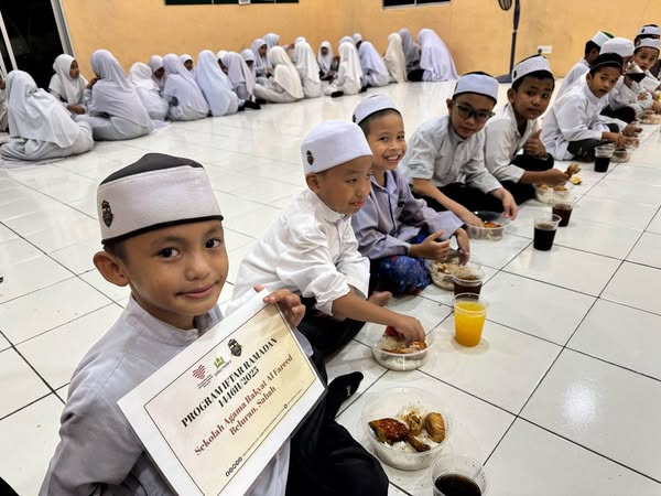 Laporan program iftar ramadan 1446h sekolah agama rakyat al fareed beluran sabah (18)
