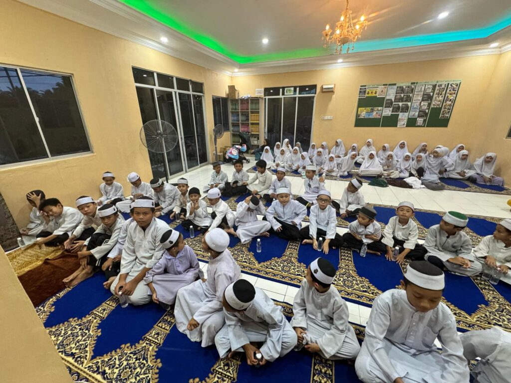 Laporan program iftar ramadan 1446h sekolah agama rakyat al fareed beluran sabah 2 (12)