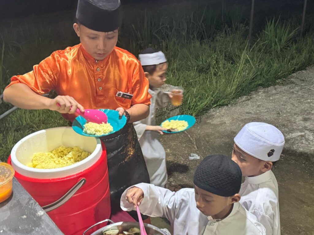 Laporan program iftar ramadan 1446h sekolah agama rakyat al fareed beluran sabah 2 (7)