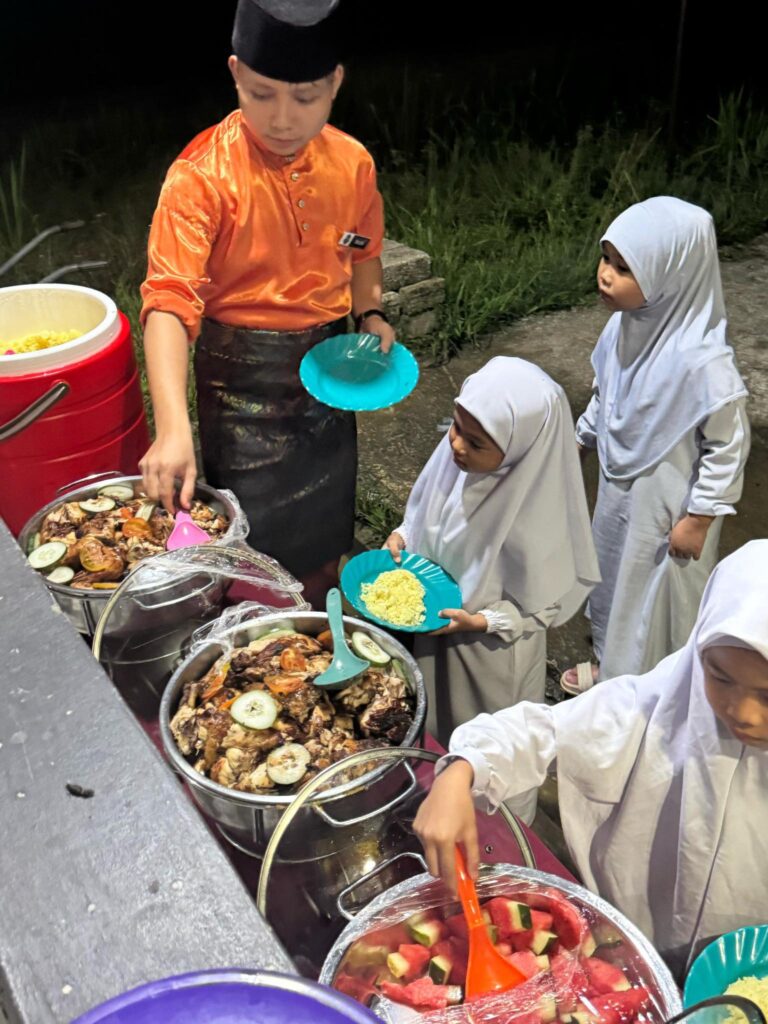 Laporan program iftar ramadan 1446h sekolah agama rakyat al fareed beluran sabah 2 (8)