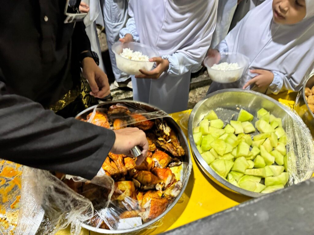 Laporan program iftar ramadan 1446h sekolah agama rakyat al fareed beluran sabah (4)