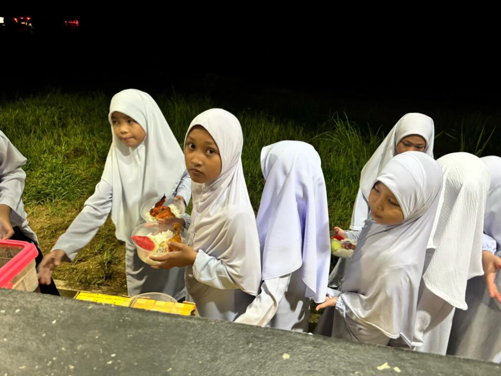 Laporan program iftar ramadan 1446h sekolah agama rakyat al fareed beluran sabah (8)