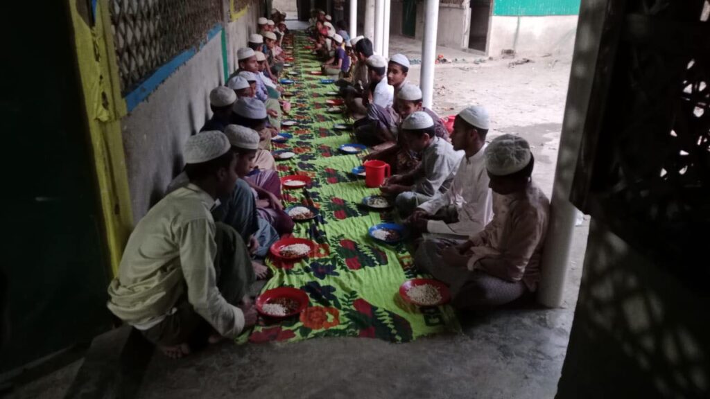 Laporan tajaan iftar & sahur ramadan 1446h kem pelarian rohingya coxs bazar bangladesh 2 (12)