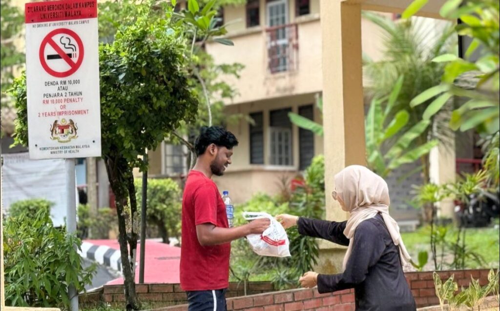 Laporan agihan bubur lambuk (25)
