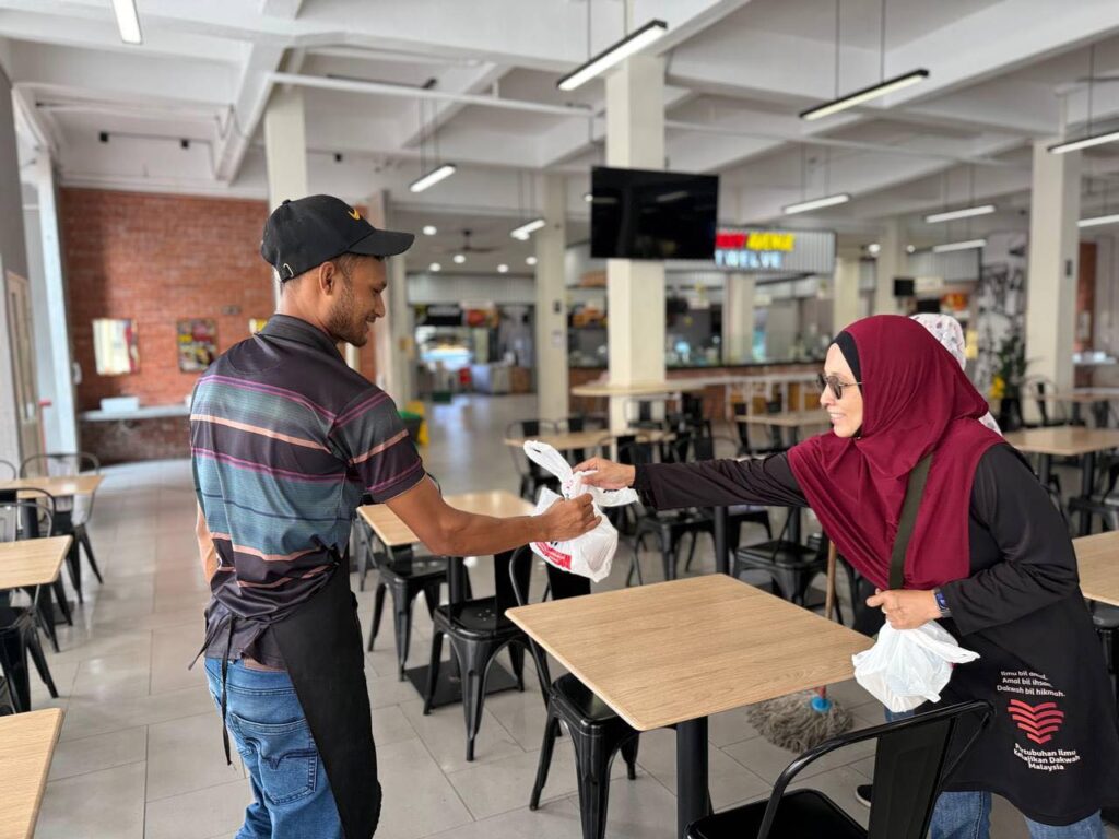 Laporan agihan bubur lambuk (27)