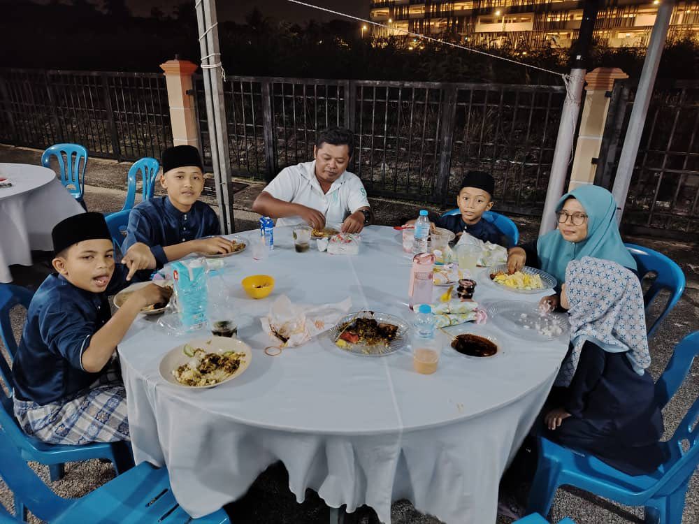 Laporan agihan iftar pek di rumah anak yatim sultan salahuddin abdul aziz shah (raysas) melaka (11)