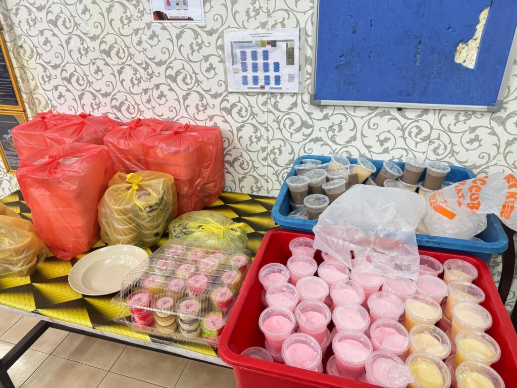 Laporan agihan iftar pek di rumah anak yatim sultan salahuddin abdul aziz shah (raysas) melaka (13)