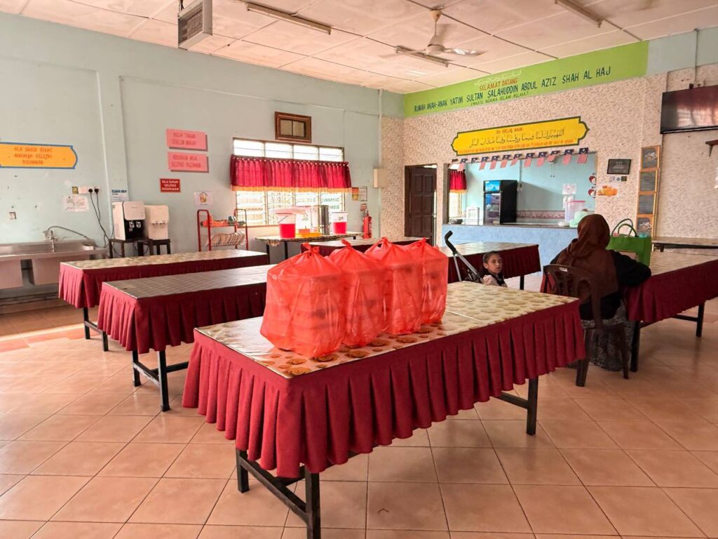 Laporan agihan iftar pek di rumah anak yatim sultan salahuddin abdul aziz shah (raysas) melaka (15)