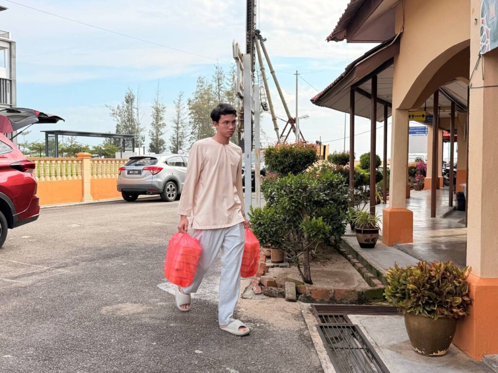 Laporan agihan iftar pek di rumah anak yatim sultan salahuddin abdul aziz shah (raysas) melaka (17)