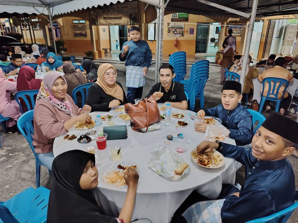 Laporan agihan iftar pek di rumah anak yatim sultan salahuddin abdul aziz shah (raysas) melaka (4)