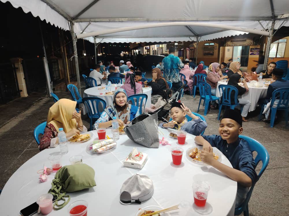 Laporan agihan iftar pek di rumah anak yatim sultan salahuddin abdul aziz shah (raysas) melaka (5)