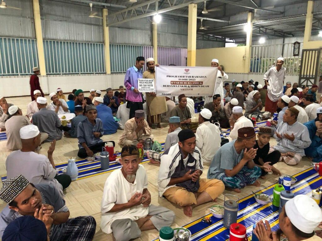 Laporan agihan iftar ramadan di vietnam (1)