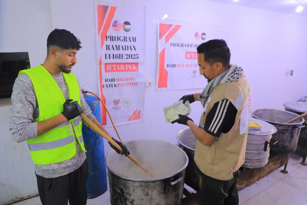 Laporan pengagihan iftar pek kepada rakyat gaza palestin (5)