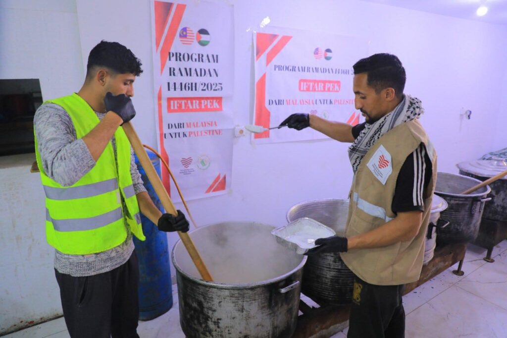 Laporan pengagihan iftar pek kepada rakyat gaza palestin (7)