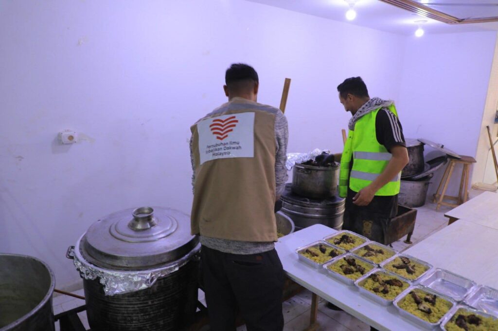 Laporan pengagihan iftar pek kepada rakyat gaza palestin (8)