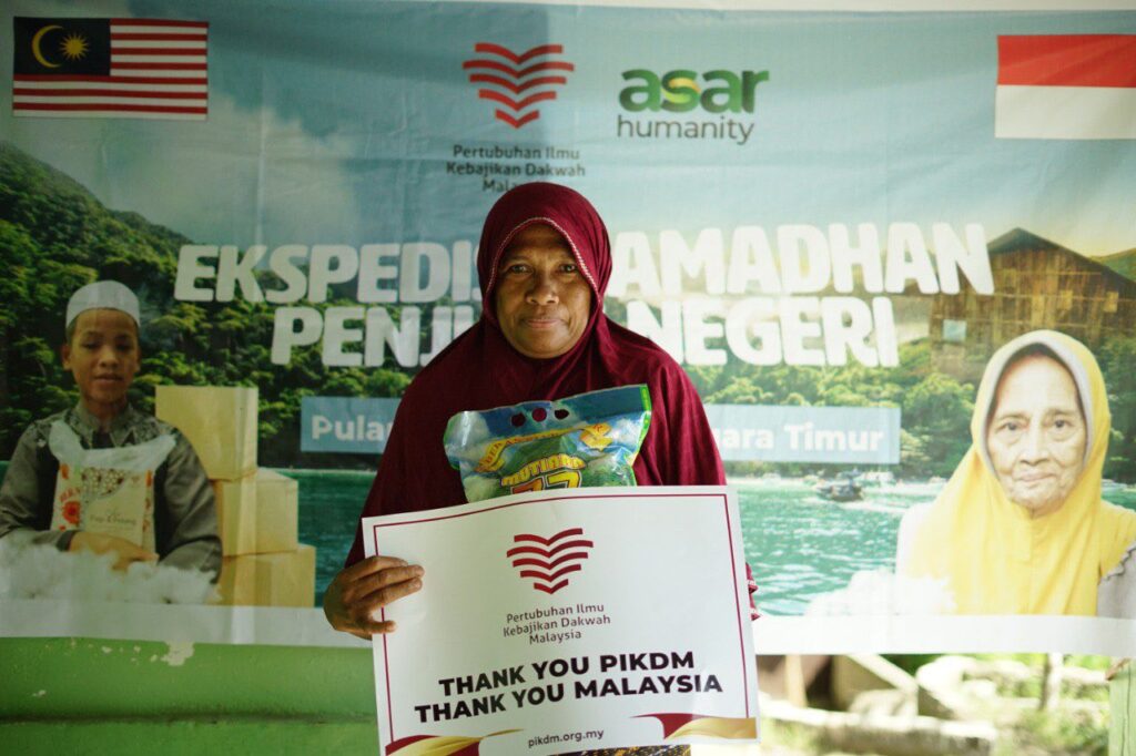 Laporan program ramadan pengagihan beras pikdm di pulau ende nusa tenggara timur indonesia (15)