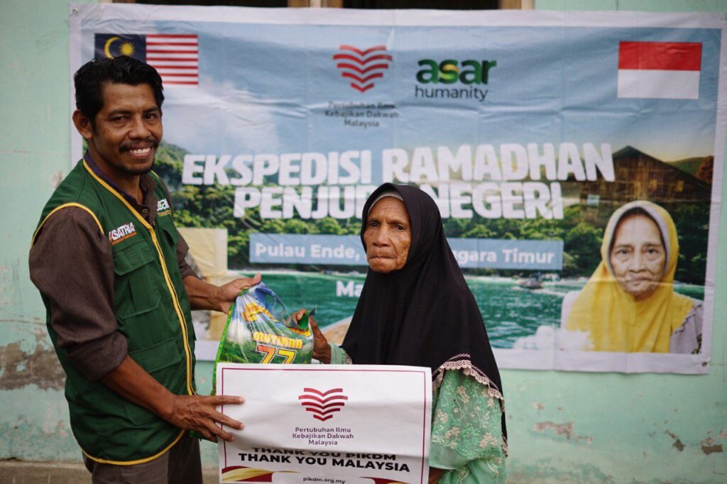 Laporan program ramadan pengagihan beras pikdm di pulau ende nusa tenggara timur indonesia (19)